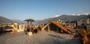 Pemandangan gunung umum atau pemandangan gunung yang diambil dari hotel