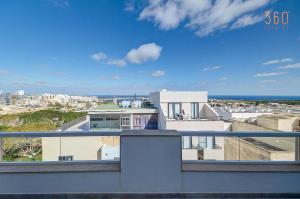 Balkón nebo terasa v ubytování Stunning 2BR Penthouse with Terrace in Mellieħa by 360 Estates