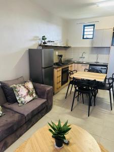 Η κουζίνα ή μικρή κουζίνα στο Calm & Cozy Apartment