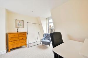 a room with a desk and a chair and a dresser at GuestReady - Charming family retreat in London in London +13 photos
