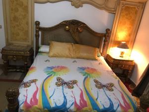 Postel nebo postele na pokoji v ubytování شقه مفروش للايجار لك بالكامل حدائق الاهرام 3غرفه