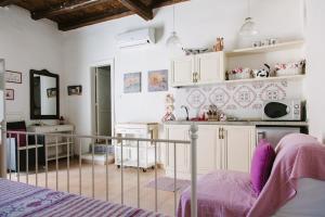 A kitchen or kitchenette at La Piazzetta