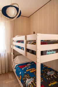 Ένα ή περισσότερα κρεβάτια σε δωμάτιο στο Aosta Retrò by Hili