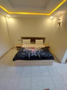Postel nebo postele na pokoji v ubytování Farooq hotel