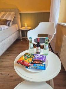 Postel nebo postele na pokoji v ubytování Apartment "Diana" in historischer Villa an der Emser Therme