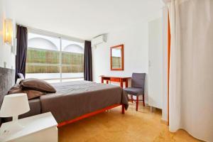 Posteľ alebo postele v izbe v ubytovaní Ferienhaus in Can Picafort, nahe Playa de Muro, 4 x Schlafzimmer mit Bad