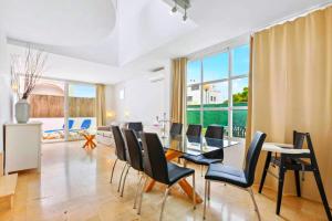 Posedenie v ubytovaní Ferienhaus in Can Picafort, nahe Playa de Muro, 4 x Schlafzimmer mit Bad