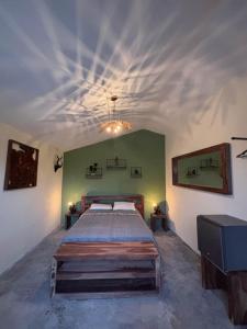Postel nebo postele na pokoji v ubytování Coronado Hideaway with Private Pool