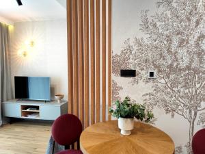 Televízia a/alebo spoločenská miestnosť v ubytovaní Easy Rent Apartments - Unia Art Residence 83