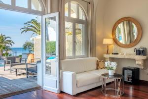 a living room with a couch and a view of the ocean at La Villa Mauresque in Saint-Raphaël