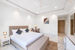 Letto o letti in una camera di White Wharf Beach Resort Morjim Goa