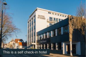桑内斯斯维尔酒店 的一座建筑的标志是:自助办理入住手续