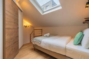a bedroom with a bed and a skylight at Duplex une chambre calme, proche commodités in Lille +12 photos