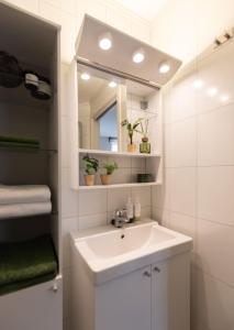 Koupelna v ubytování Unique apartment in midtown