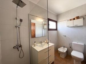 Un baño de Casa Alpine - 2 bedroom apartment with large terrace 20 fotos más