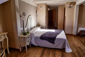 A bed or beds in a room at Posada Valle del Oso