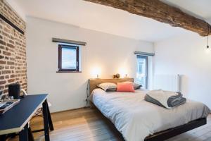 Postel nebo postele na pokoji v ubytování La Grange de Liège - 1 bedroom - pkg by FineNest