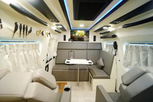 Posezení v ubytování Mayaratha- Magical Caravan + 1 fotografie