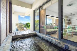 Sundlaugin á Samba Living - Jacuzzi & Mountain View eða í nágrenninu +19 myndir