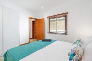 Rúm í herbergi á Samba Living - Jacuzzi & Mountain View