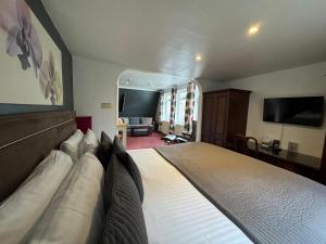 Postel nebo postele na pokoji v ubytování Berjaya Eden Park London Hotel