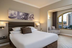 Postel nebo postele na pokoji v ubytování Leonardo Hotel Negev