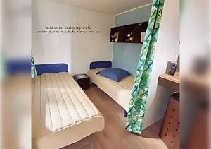 En eller flere senge i et værelse på Camping les Plages de Loire + 9 billeder