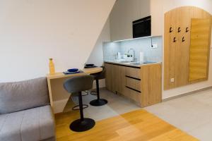 Apartman 22 Divčibare的厨房或小厨房