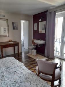 A bed or beds in a room at Albergo Milano 1920