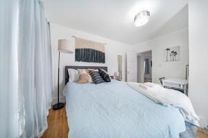 Ένα ή περισσότερα κρεβάτια σε δωμάτιο στο Kenmore Akron 3 bedroom 1 bath