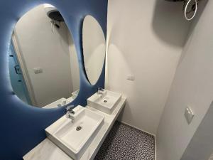 Bagno di Nomads Hostel