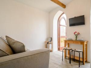 Μια τηλεόραση ή/και κέντρο ψυχαγωγίας στο 1 Bed in Hatherleigh 78799