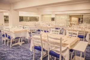 a banquet hall with white tables and chairs at Cimenoglu Hotel in Denizli