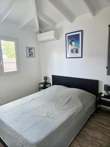 Postel nebo postele na pokoji v ubytování Villa Marissea + 37 fotografií