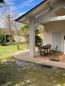 Galeriebild der Unterkunft Charmante villa 3 Chambres 1 mezzanine in Hourtin