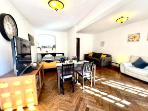 Kuchyňa alebo kuchynka v ubytovaní Apartmány Nerudova 36
