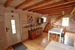 a dining room with a table in a cabin at Błękit Żuław in Przemysław