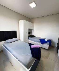 Postel nebo postele na pokoji v ubytování Residencial Castelo Branco