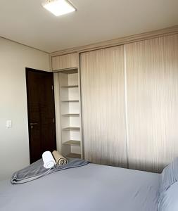 Postel nebo postele na pokoji v ubytování Residencial Castelo Branco