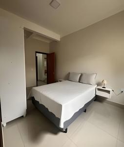 Postel nebo postele na pokoji v ubytování Residencial Castelo Branco