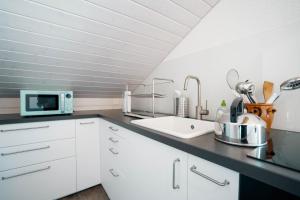 Kuchyň nebo kuchyňský kout v ubytování Apartment Sunnerösli