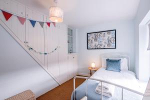 Postel nebo postele na pokoji v ubytování Stones Throw, Aldeburgh