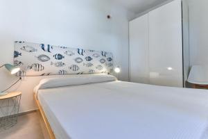 A bed or beds in a room at Villa Fantagali apt 502