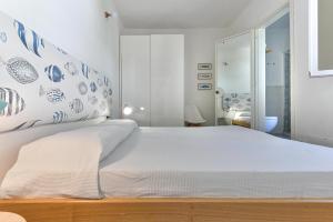 A bed or beds in a room at Villa Fantagali apt 502