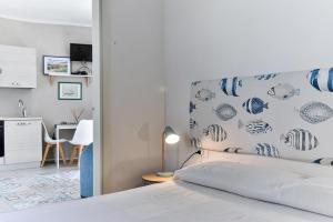 A bed or beds in a room at Villa Fantagali apt 502 Még 18 kép