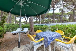 A garden outside Villa Fantagali apt 502