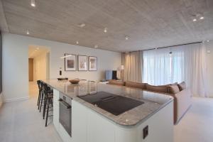 Μια τηλεόραση ή/και κέντρο ψυχαγωγίας στο Marelys Villa Nea Skioni by Halkidiki Villas