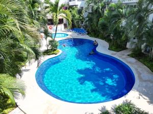 Πισίνα στο ή κοντά στο Modern 2BR Apt-3 Baths-Pool-Wi-Fi-Steps to Beach +27 φωτογραφίες