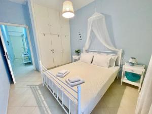 Postel nebo postele na pokoji v ubytování BLE, Oneiropagida, Aegina