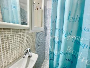 Koupelna v ubytování BLE, Oneiropagida, Aegina